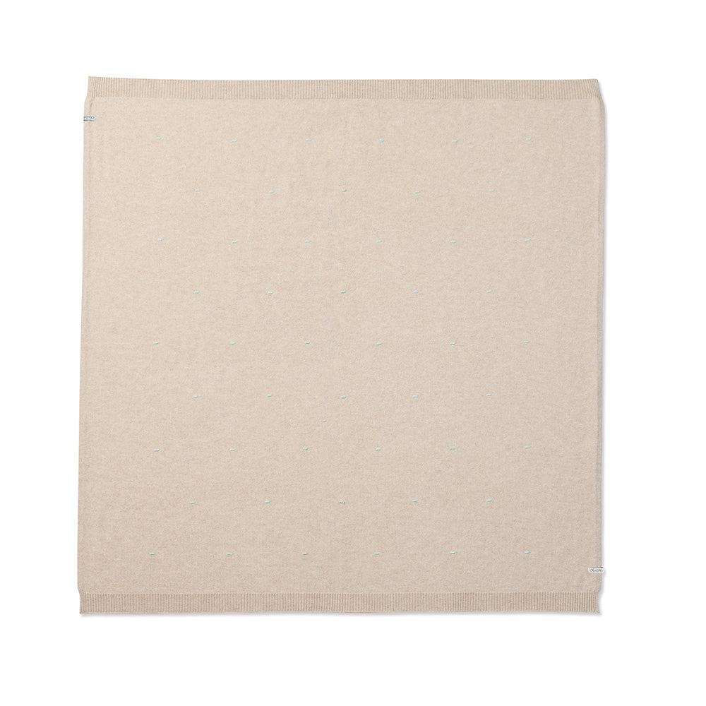 Babydecke von Chalette in beige ausgebreitet