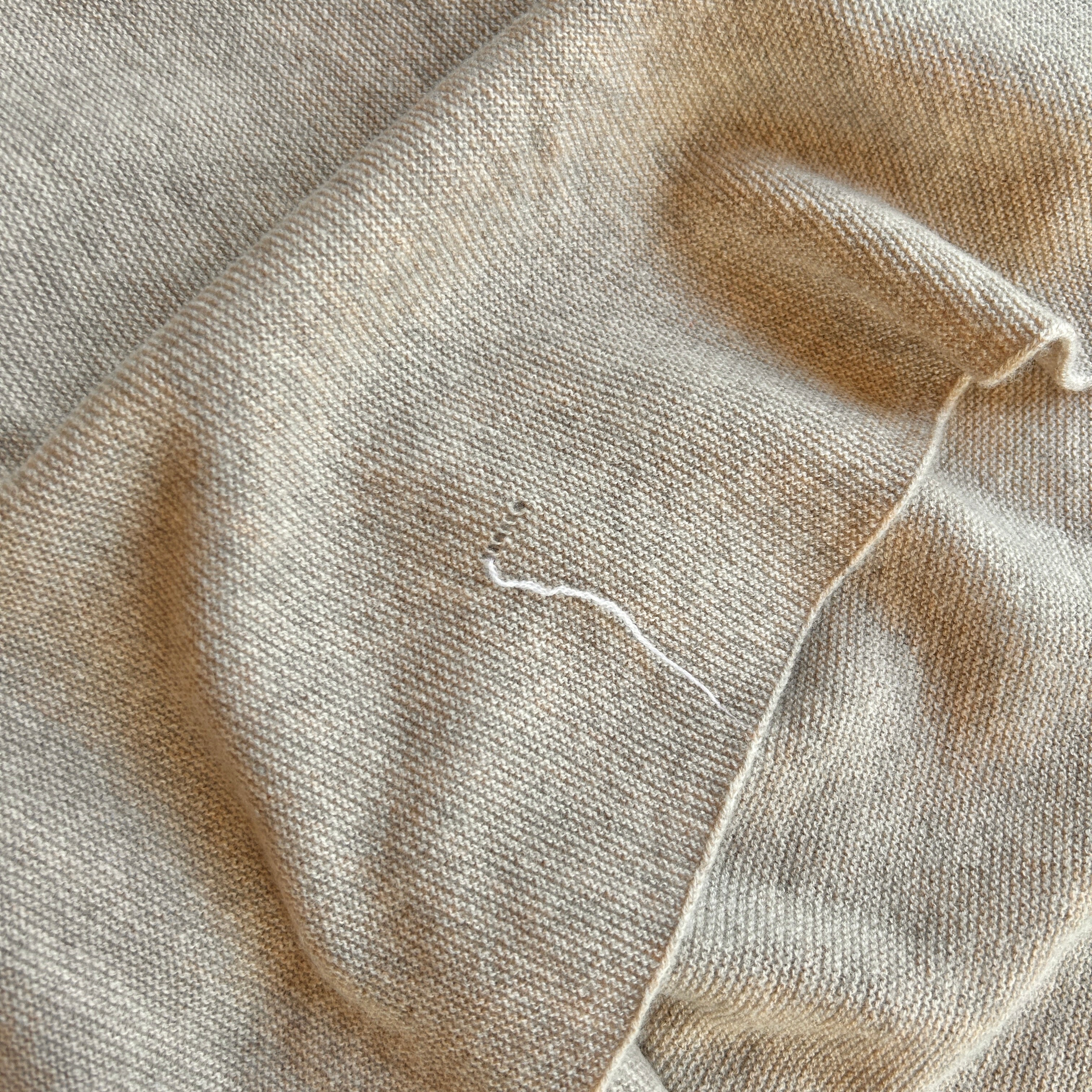 OUTLET | Superweiche Babydecke 'Sandmann' | beige | 105 x 105 cm | "Romeo June" & kleines Loch