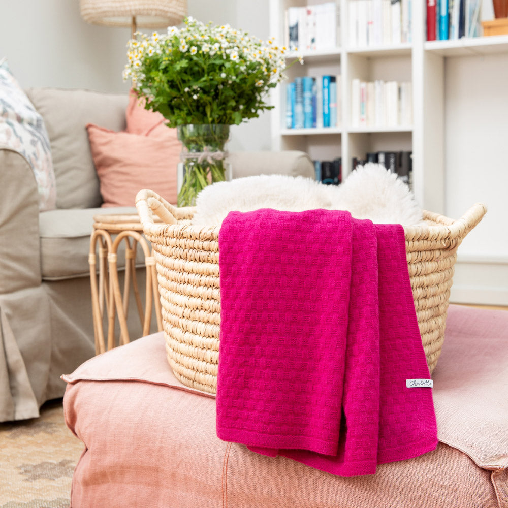 Baby blanket 'Beerengarten' | 100% cashmere | raspberry | 102 x 105 cm
