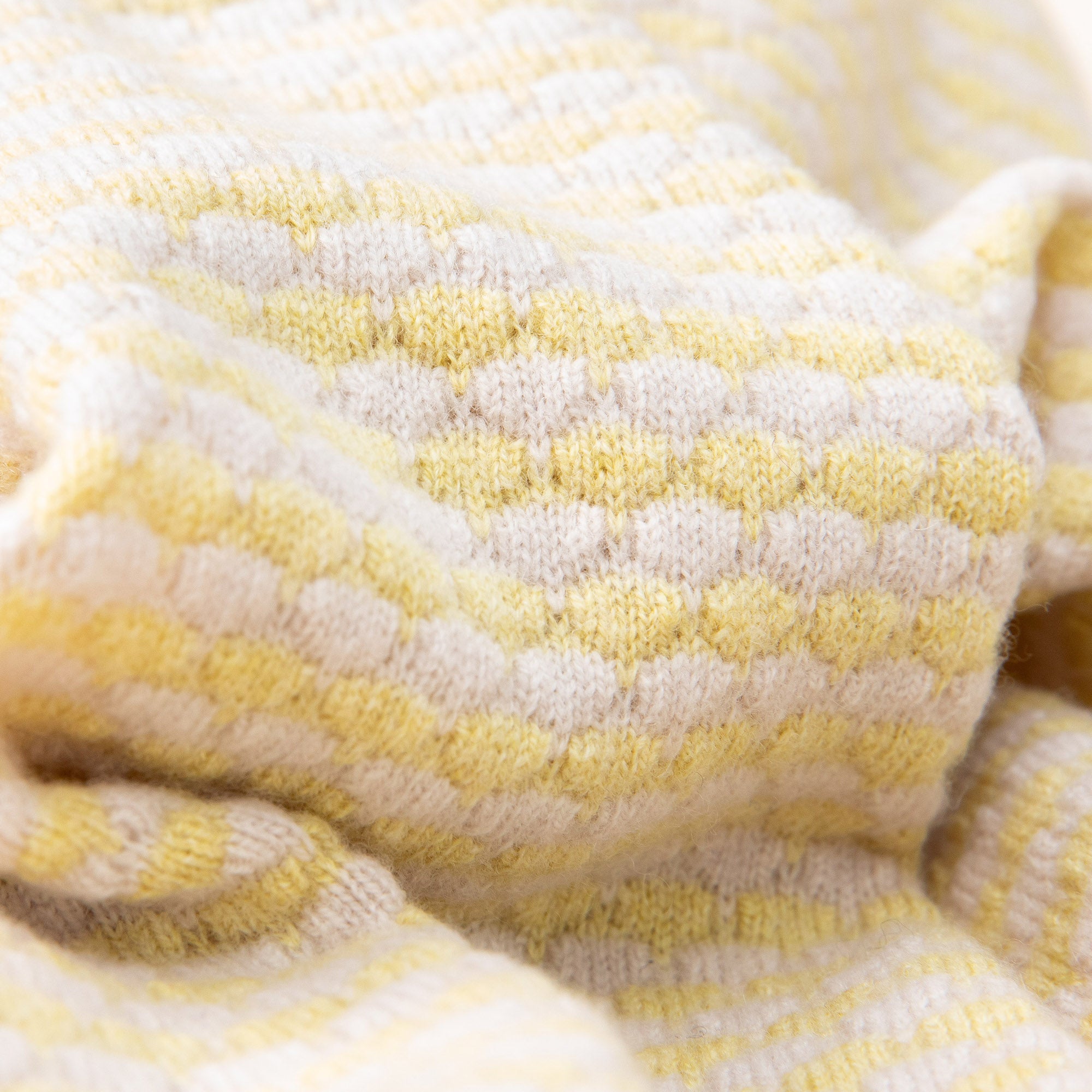OUTLET | Superweiche Babydecke 'Sonnenblume' | beige/zitronengelb | 102 x 105 cm | kleines Loch