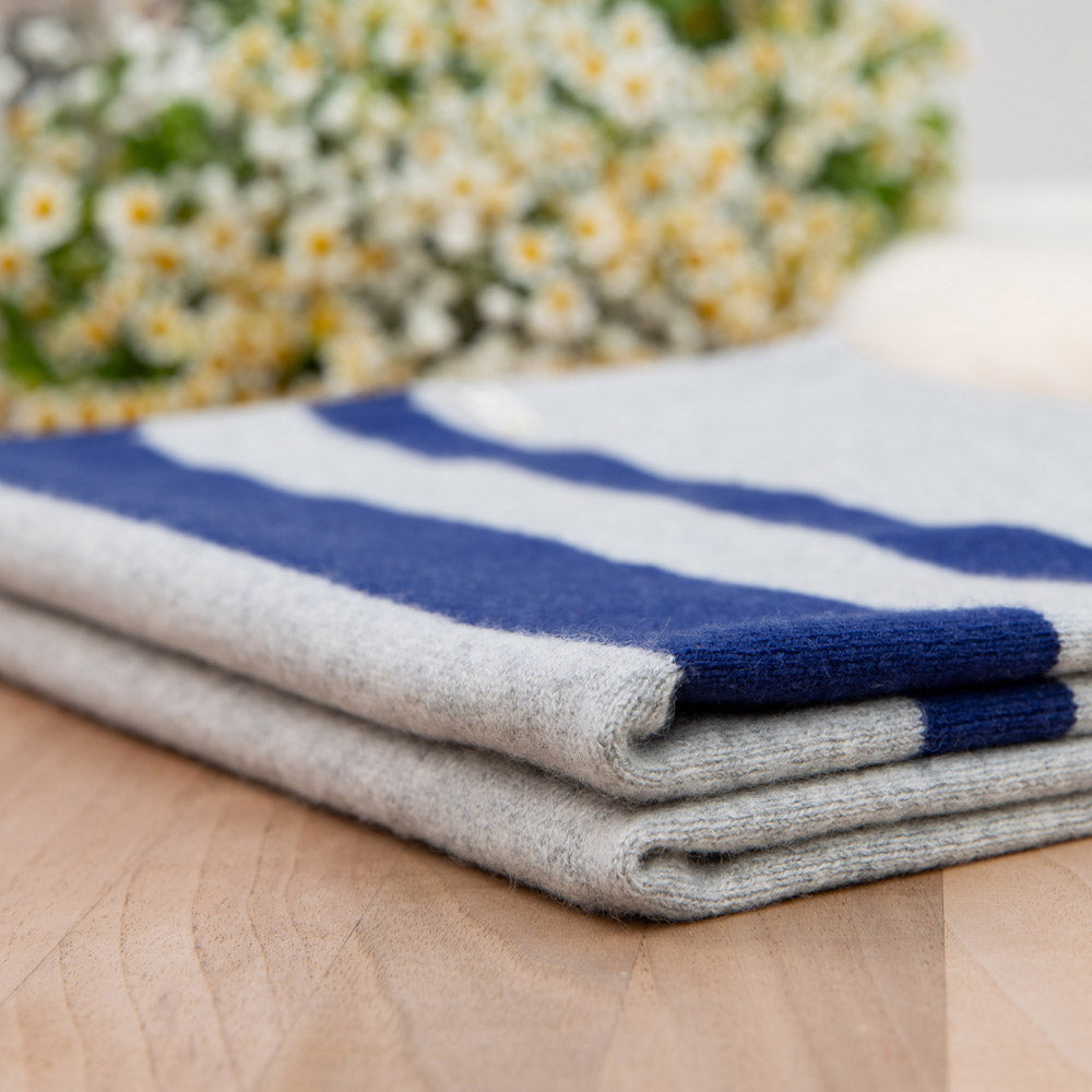 Super-soft baby blanket 'Seemannsgarn' | light grey / navy | 102 x 105 cm