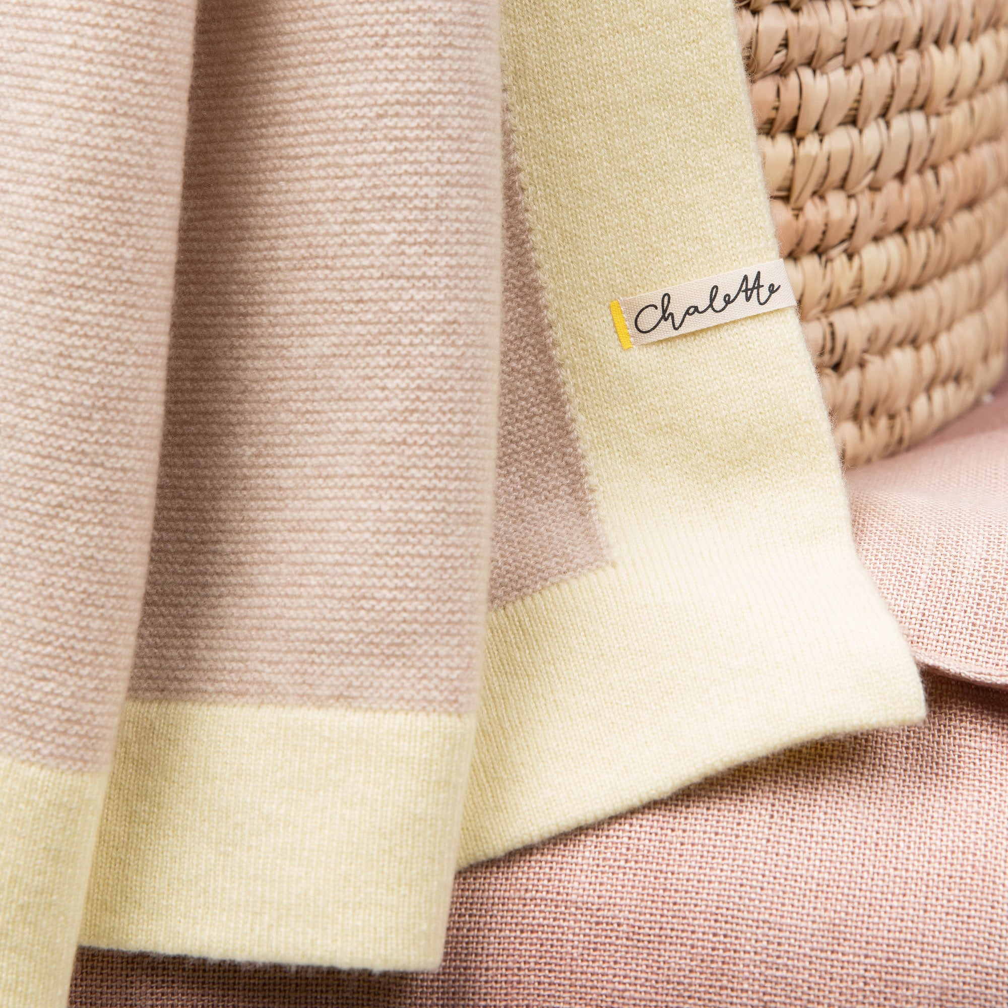 Babydecke 'Zitronenfalter' | 100% Kaschmir | hellbeige / buttergelb | 105 x 105 cm