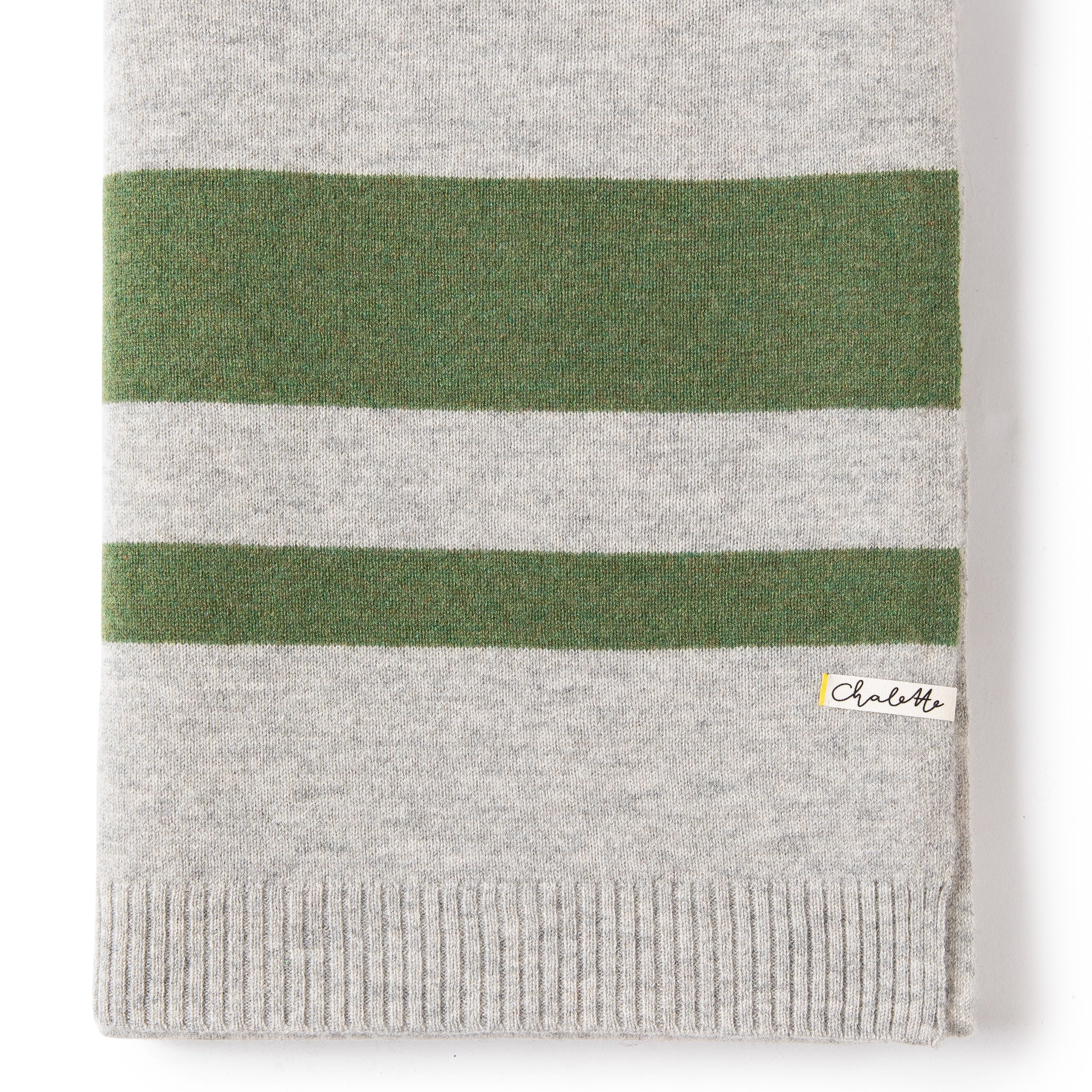 Kaschmirdecke in Grau mit Grünen Streifen