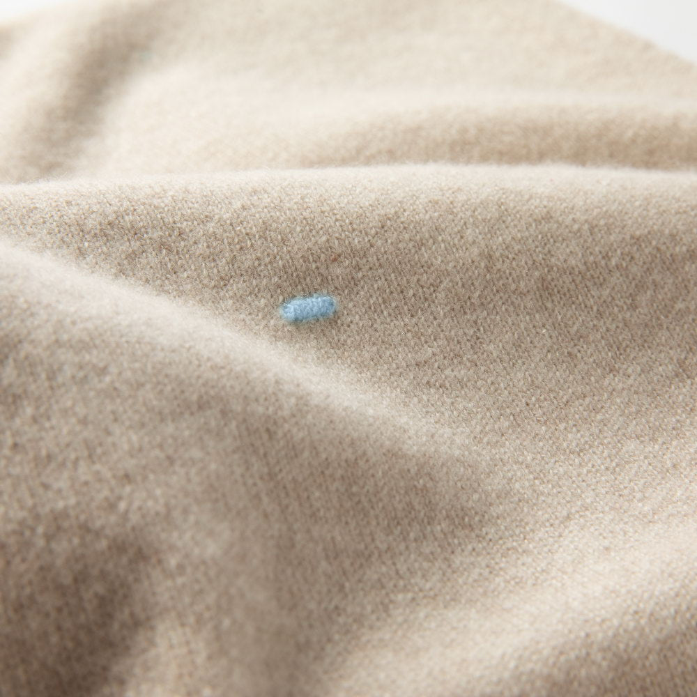 OUTLET | Babydecke 'Wolkensteiger' | 100% Kaschmir | beige / hellblau | 102 x 105 cm | Stickfehler