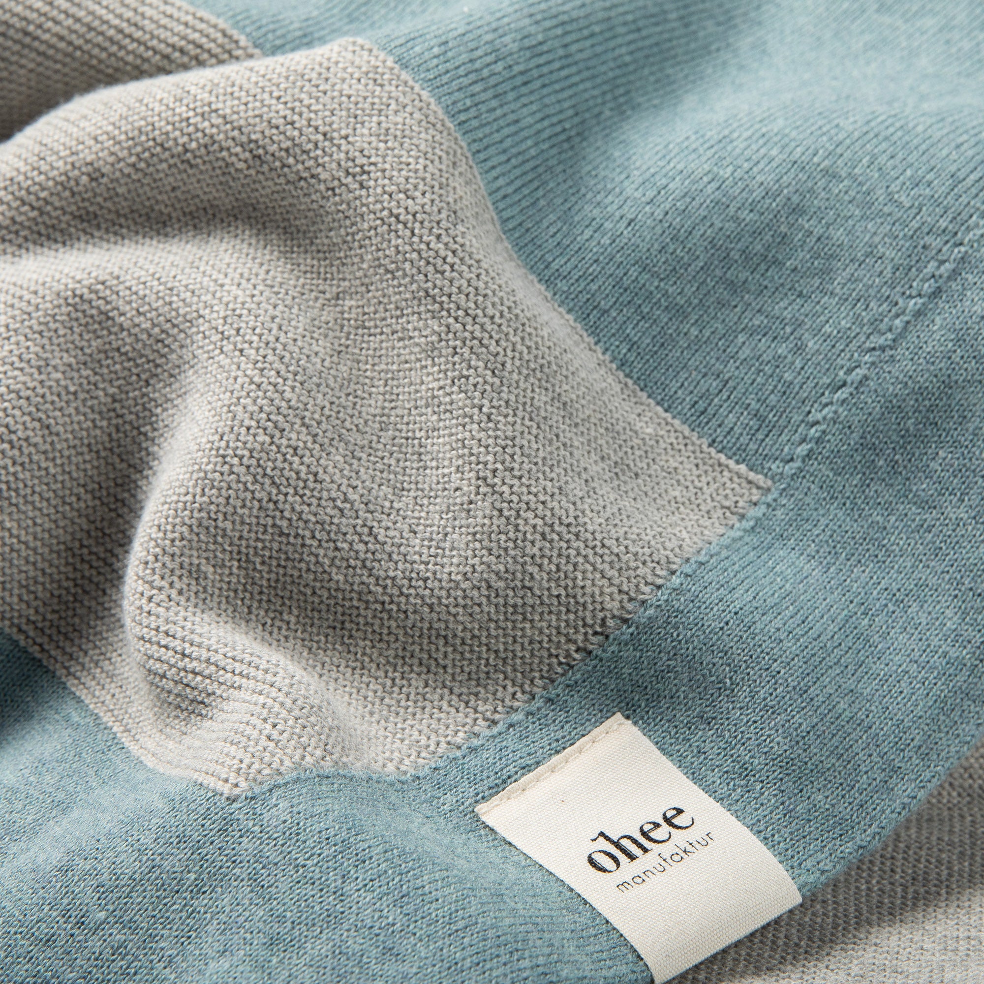 Babydecke Chalette x ohee manufaktur | 'Seebrise' | 100% Baumwolle | hellgrau / hellblau | 104 x 104 cm
