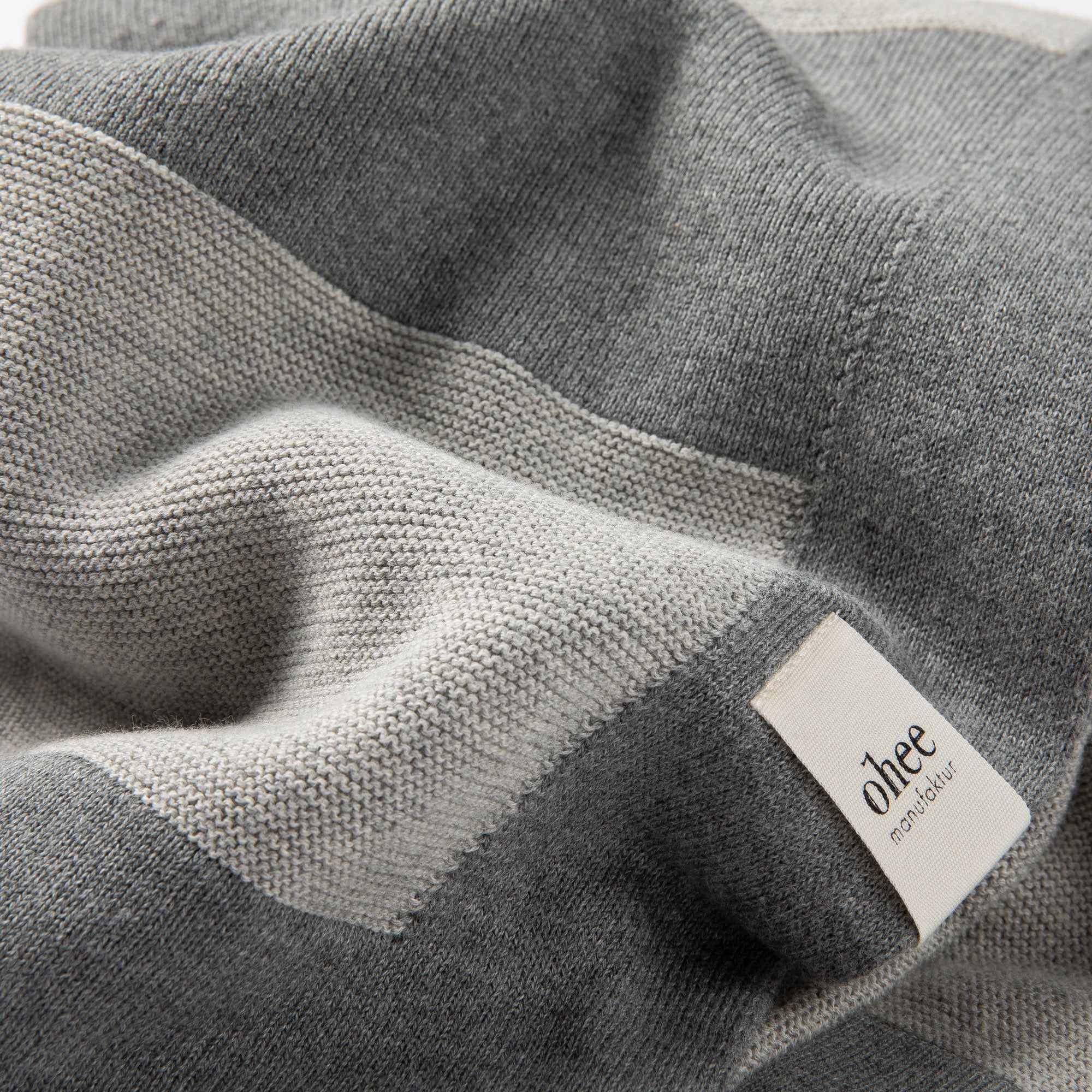 Babydecke Chalette x ohee manufaktur | 'Sternenwind' | 100% Baumwolle | hellgrau / grau | 104 x 104 cm