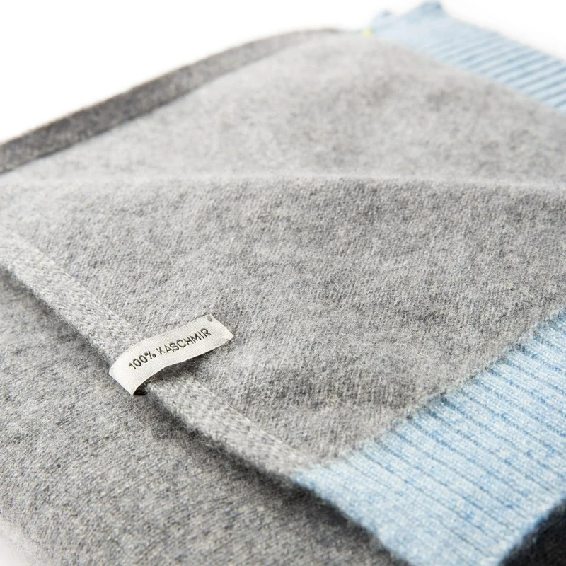 Cashmere blanket 'Himmelsstürmer' gray / light blue