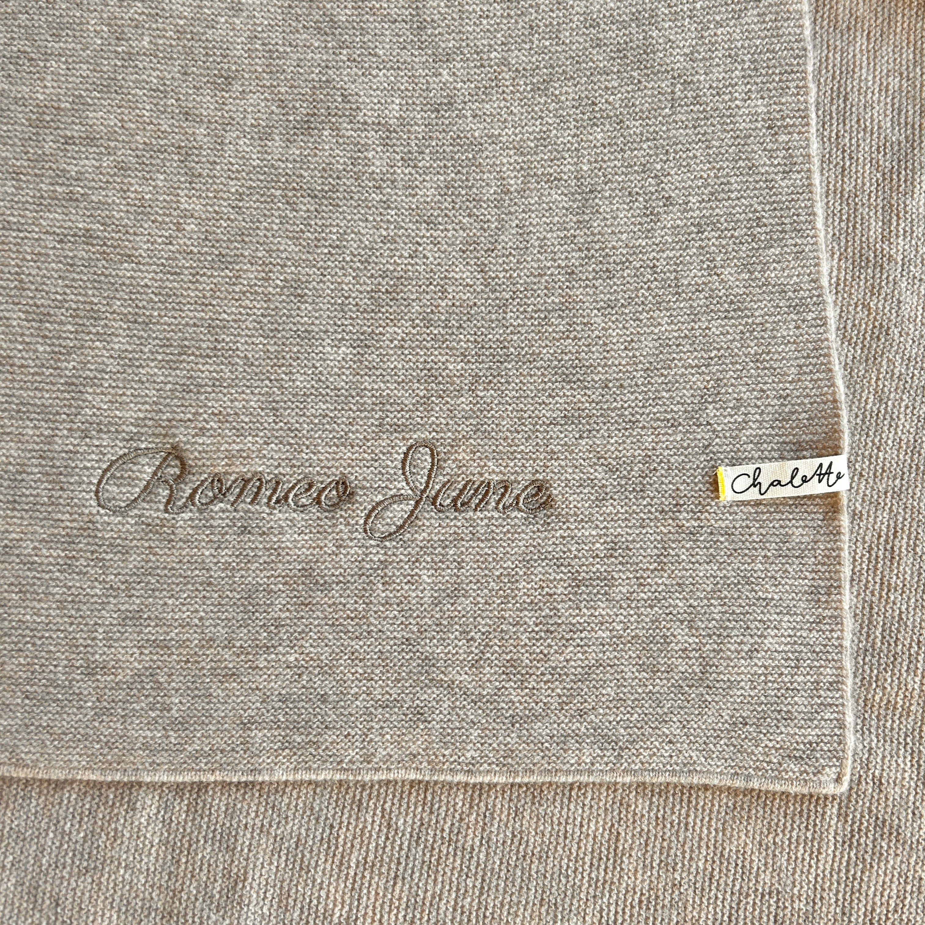OUTLET | Superweiche Babydecke 'Sandmann' | beige | 105 x 105 cm | "Romeo June" & kleines Loch