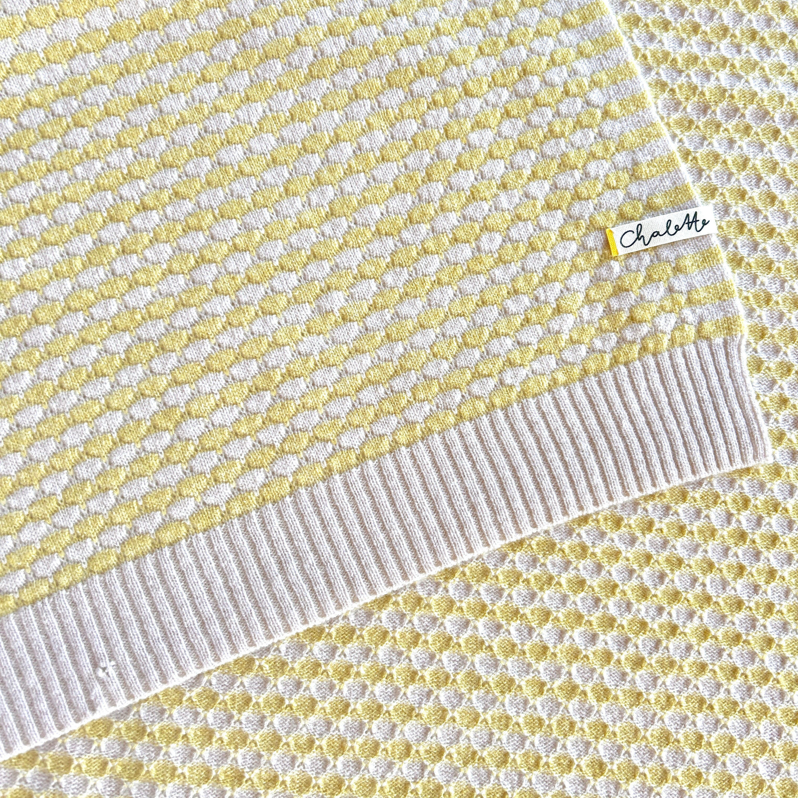 OUTLET | Superweiche Babydecke 'Sonnenblume' | beige/zitronengelb | 102 x 105 cm | kleines Loch