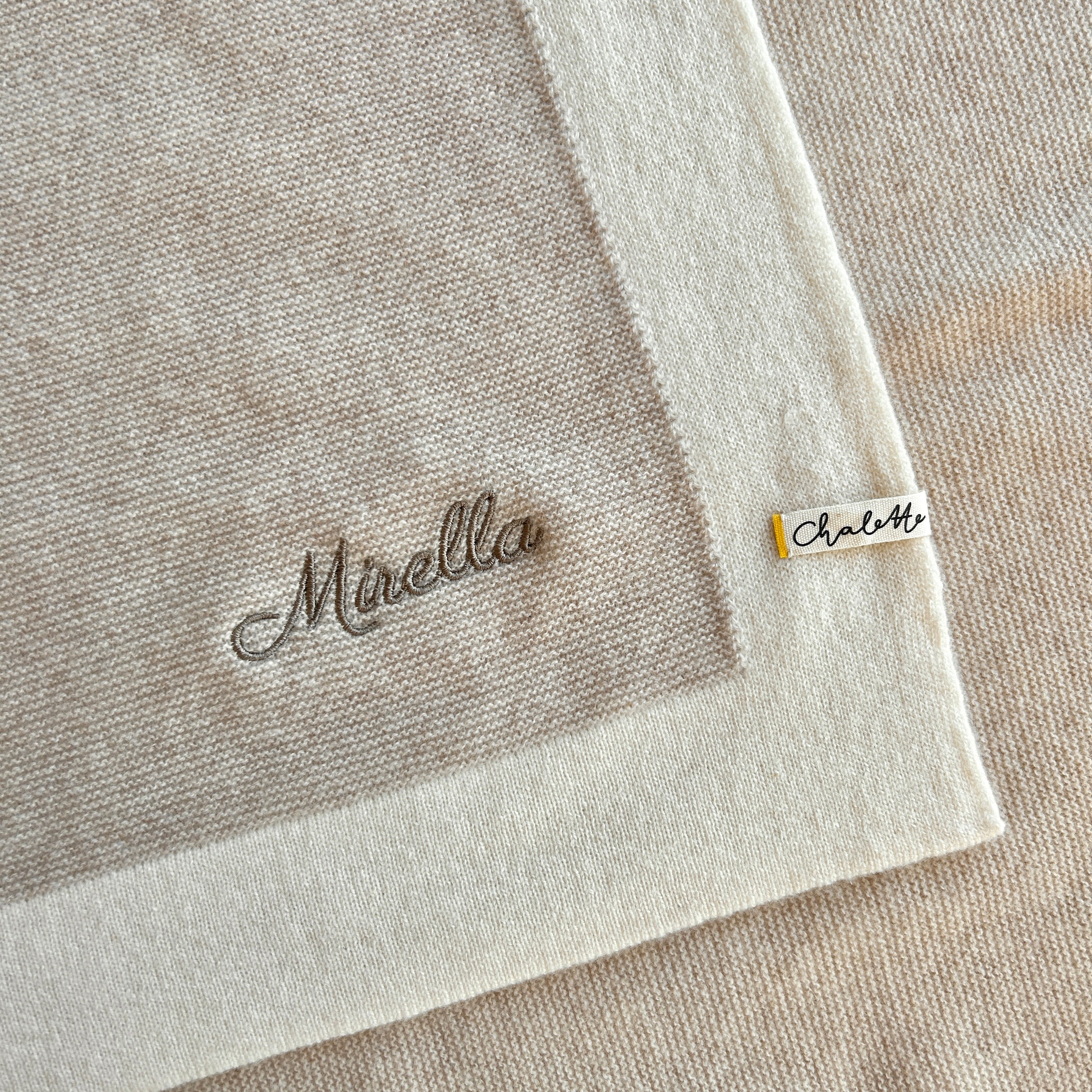 OUTLET | Babydecke 'Sandhafer' | hellbeige / off-white | 105 x 105 cm | "Mirella" & kleines Loch