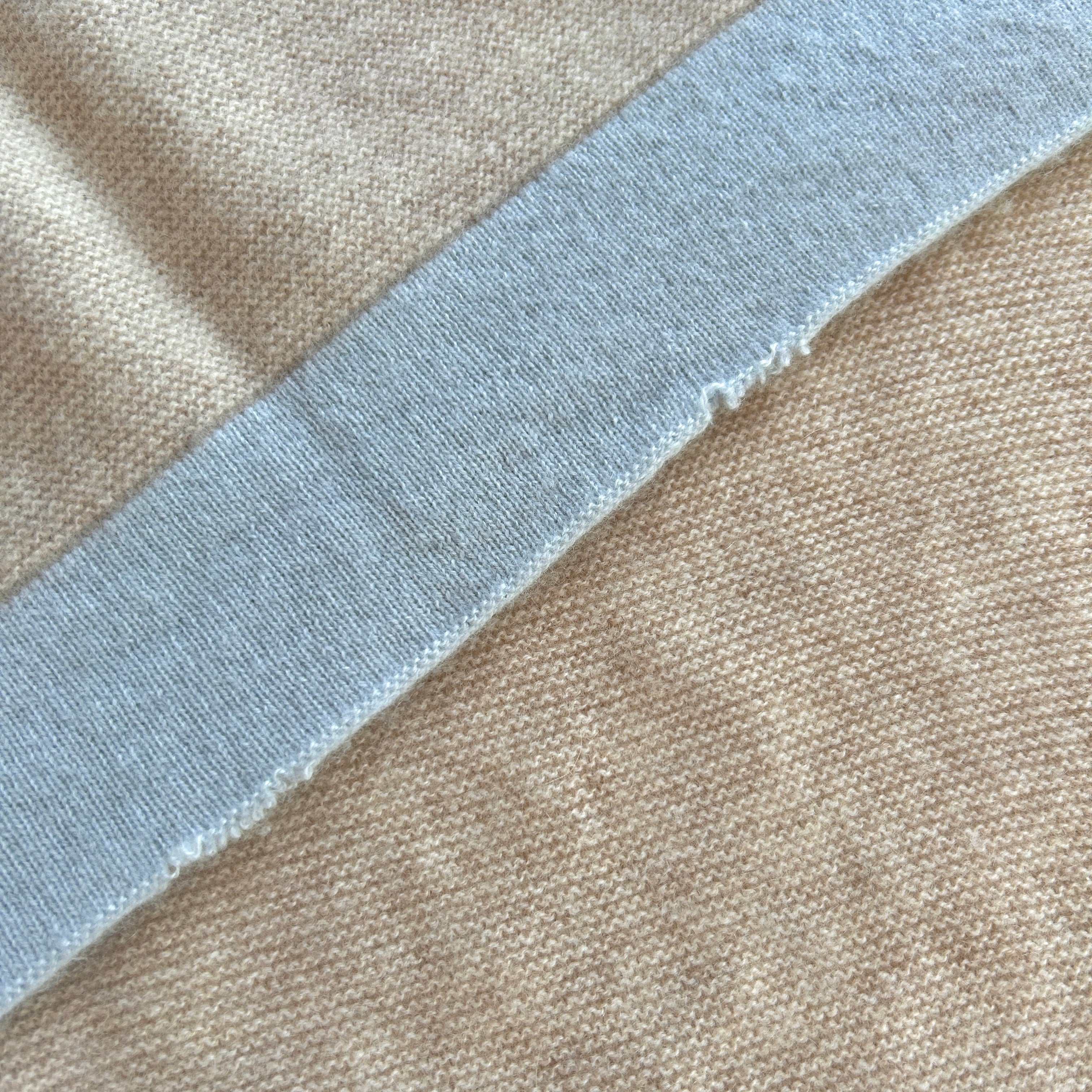 OUTLET | Babydecke 'Meeresrauschen' | hellbeige / hellblau | 105 x 105 cm | kleine Löcher