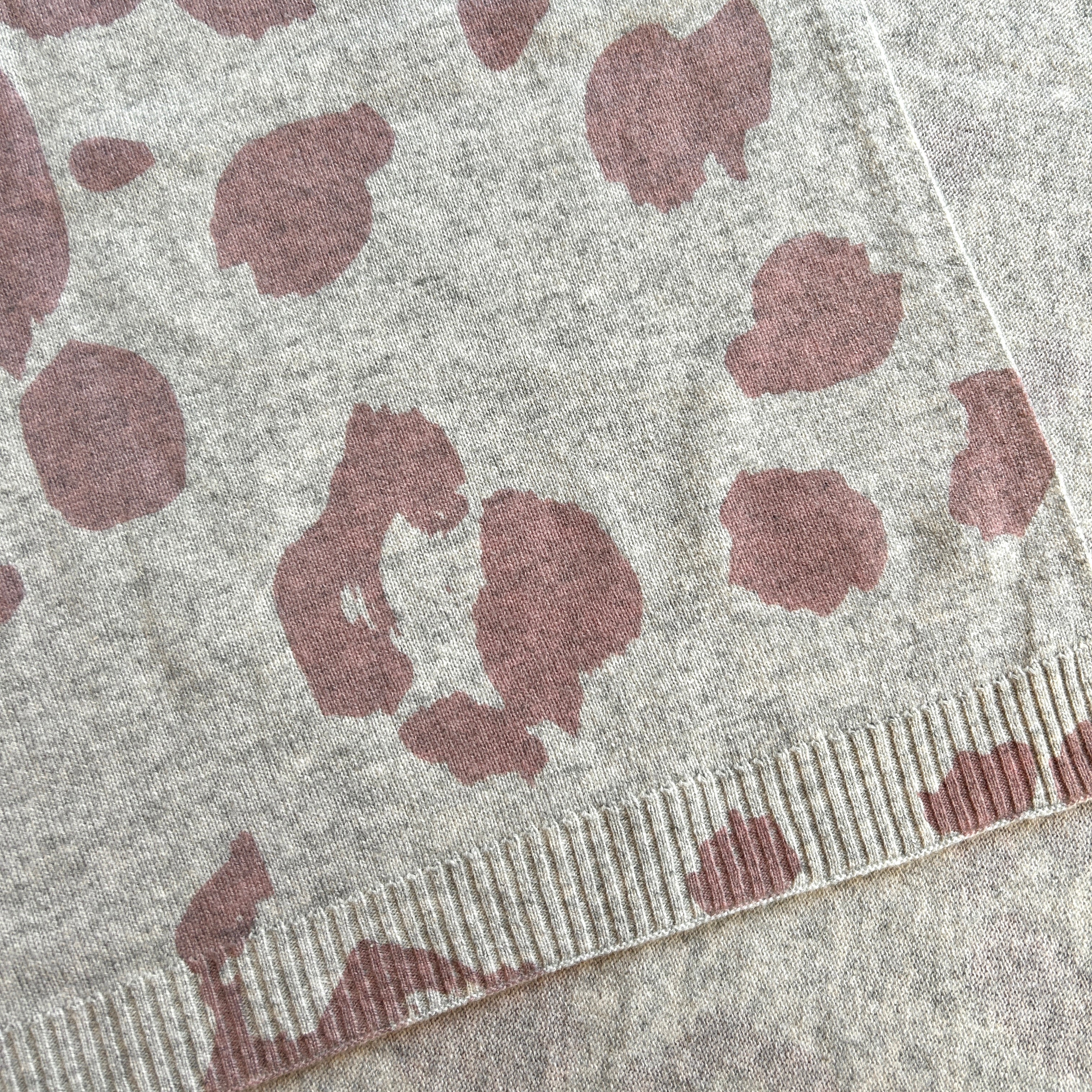 OUTLET | Babydecke 'Leo' | 100% Kaschmir | hellgrau / himbeer | 102 x 105 cm | Muster