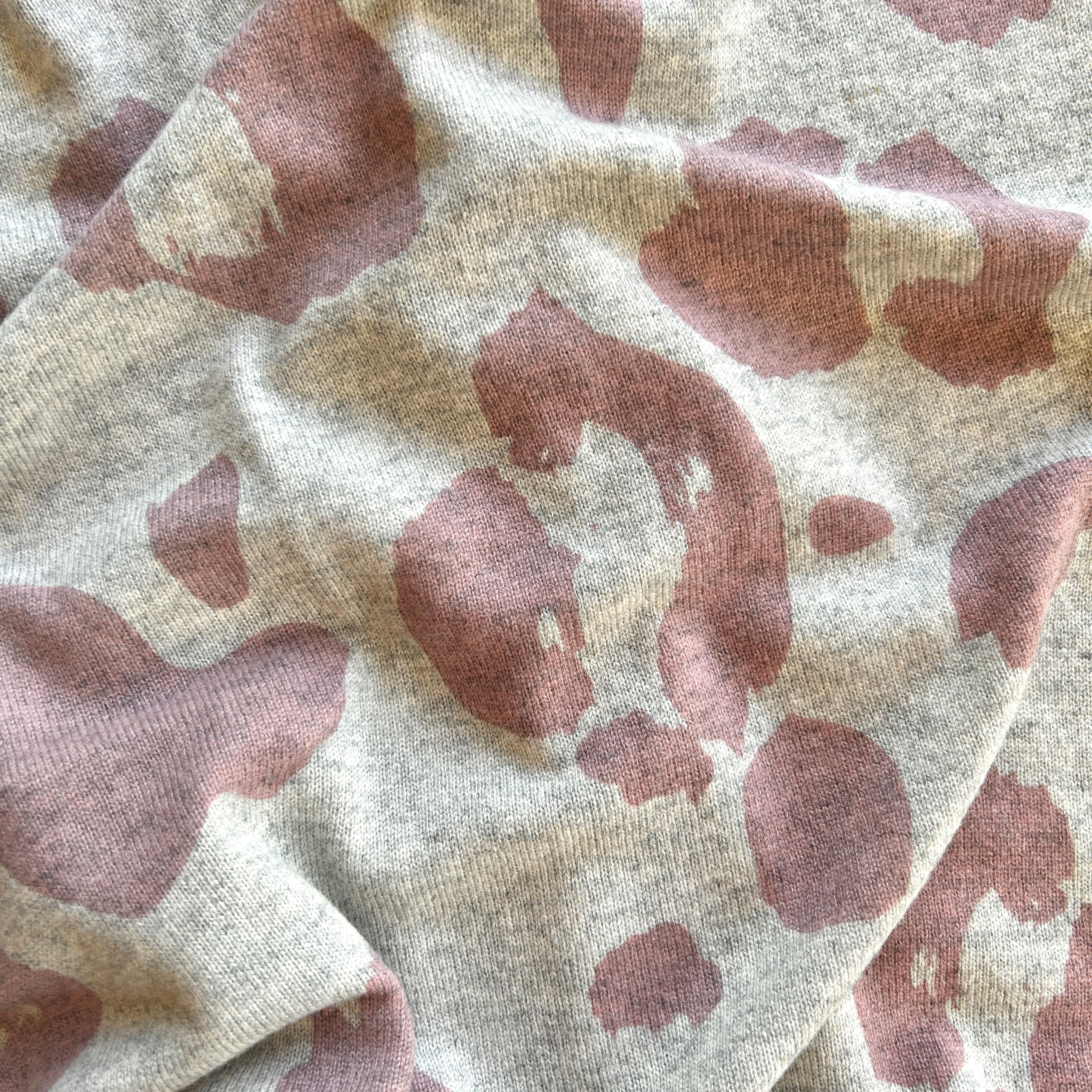 OUTLET | Babydecke 'Leo' | 100% Kaschmir | hellgrau / himbeer | 102 x 105 cm | Muster