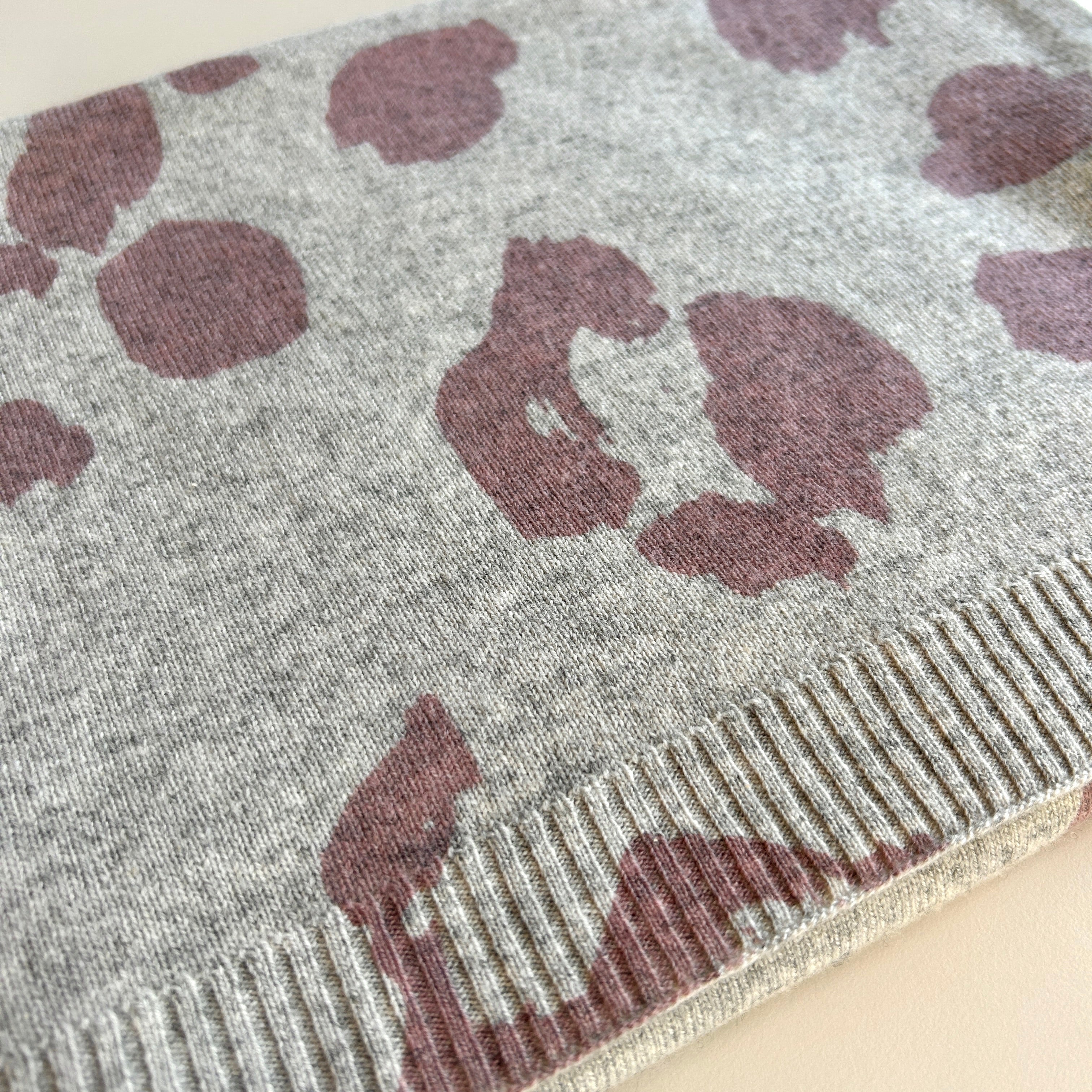 OUTLET | Babydecke 'Leo' | 100% Kaschmir | hellgrau / himbeer | 102 x 105 cm | Muster