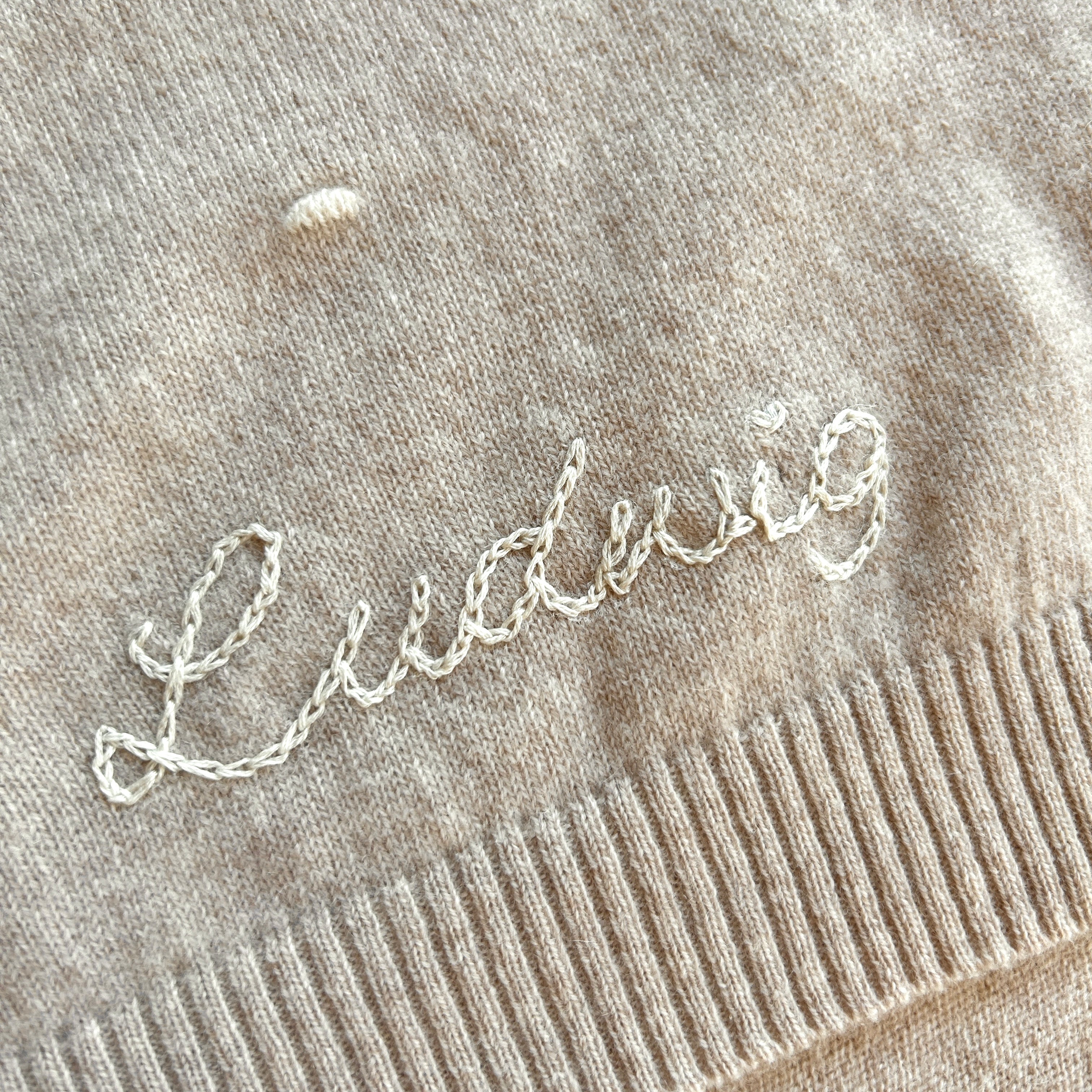 OUTLET | Babydecke 'Sternenstaub' | 100% Kaschmir | beige / off-white | 102 x 105 cm | "Ludwig" & kleines Loch