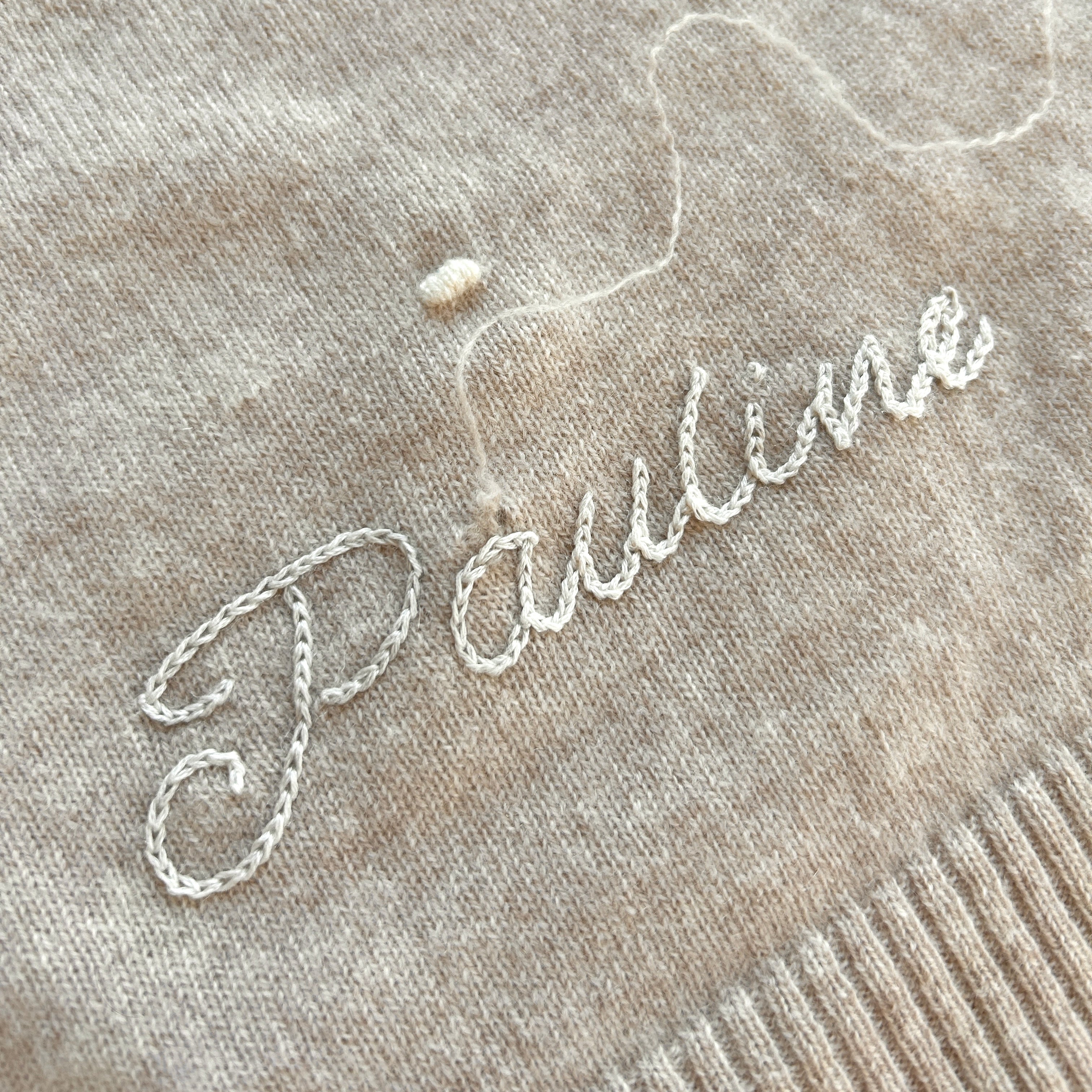 OUTLET | Babydecke 'Sternenstaub' | 100% Kaschmir | beige / off-white | 102 x 105 cm | "Pauline" & kleines Loch