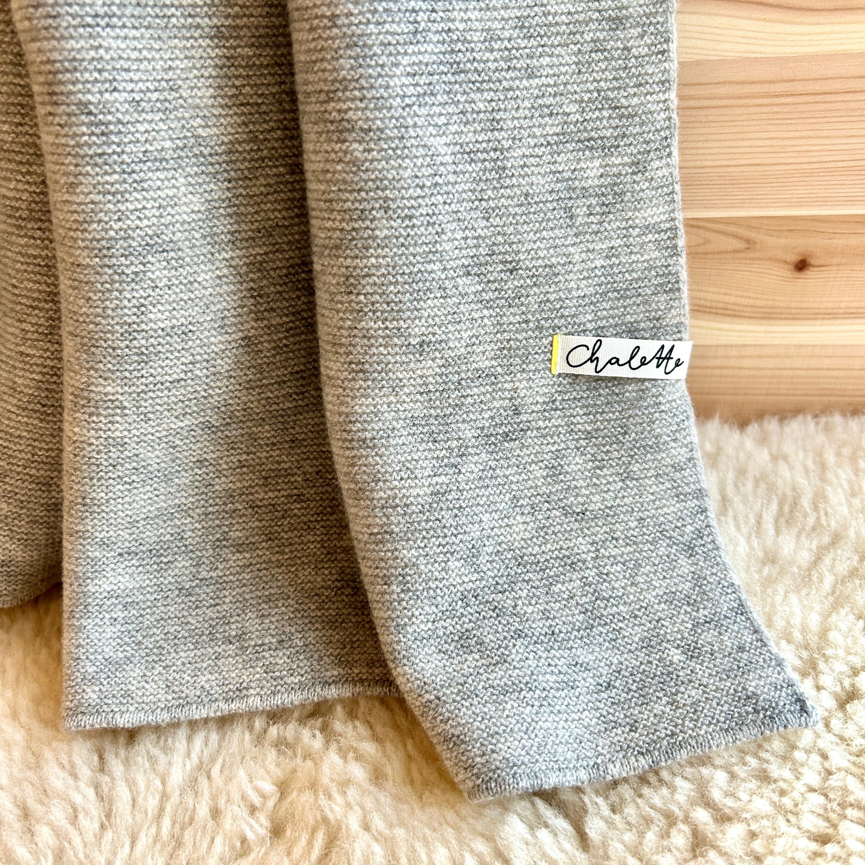 Chalette Babydecke Wichtel hellgrau Kaschmir Merinowolle