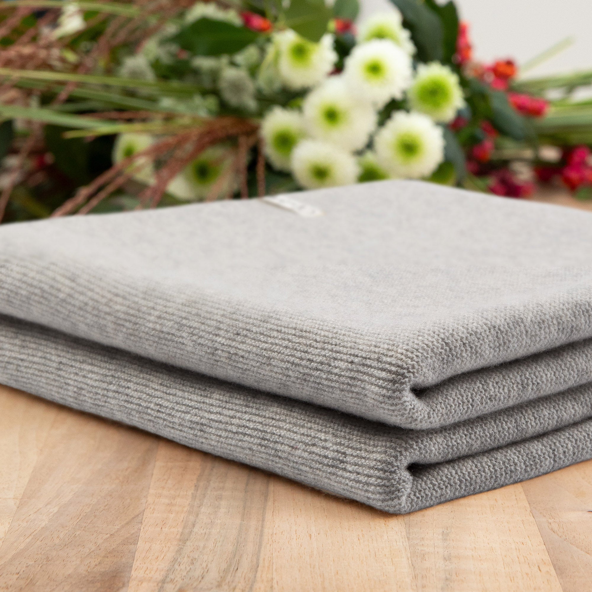 Superweiche Babydecke 'Wichtel' | hellgrau | 105 x 105 cm