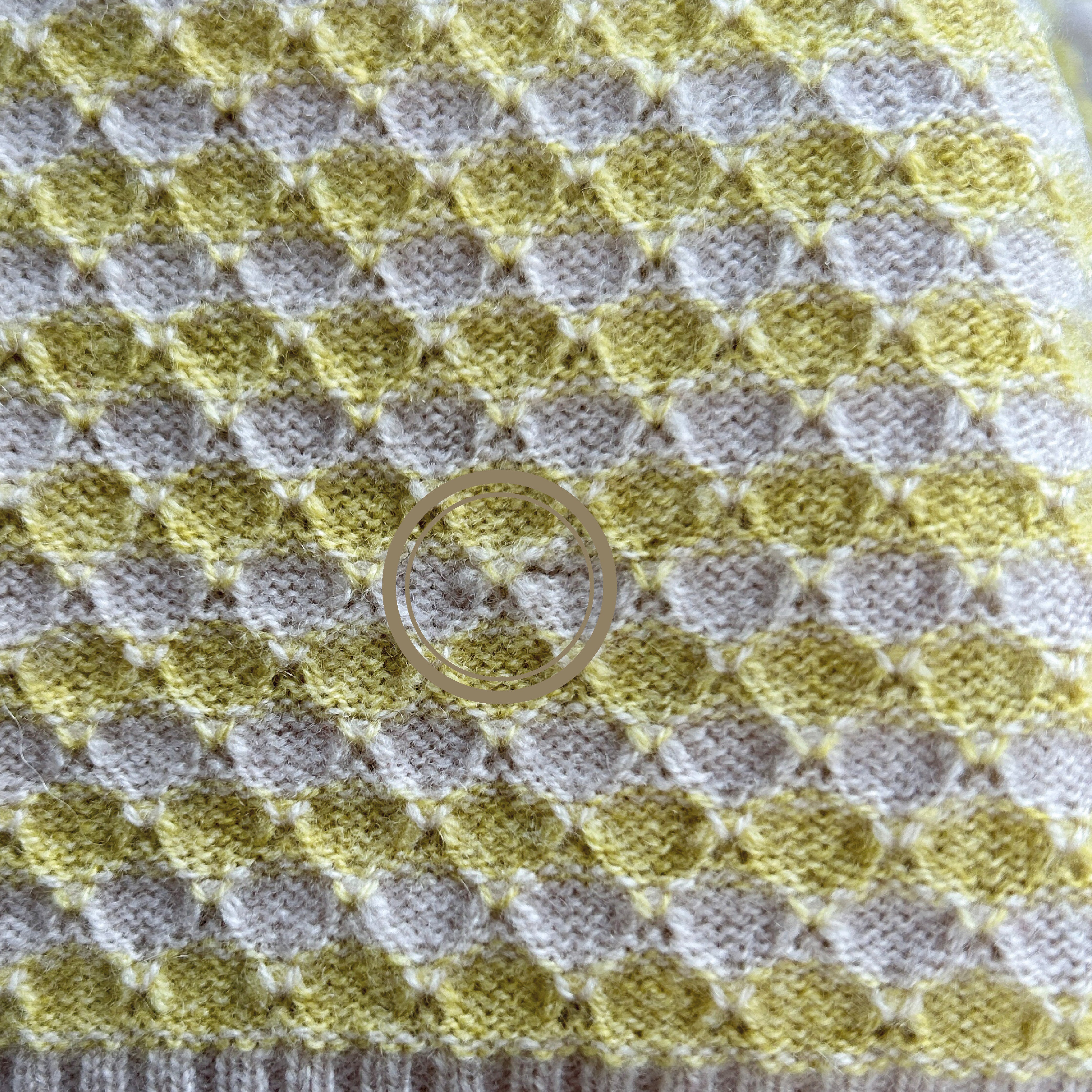 OUTLET | Superweiche Babydecke 'Sonnenblume' | beige/zitronengelb | 102 x 105 cm | kleines Loch