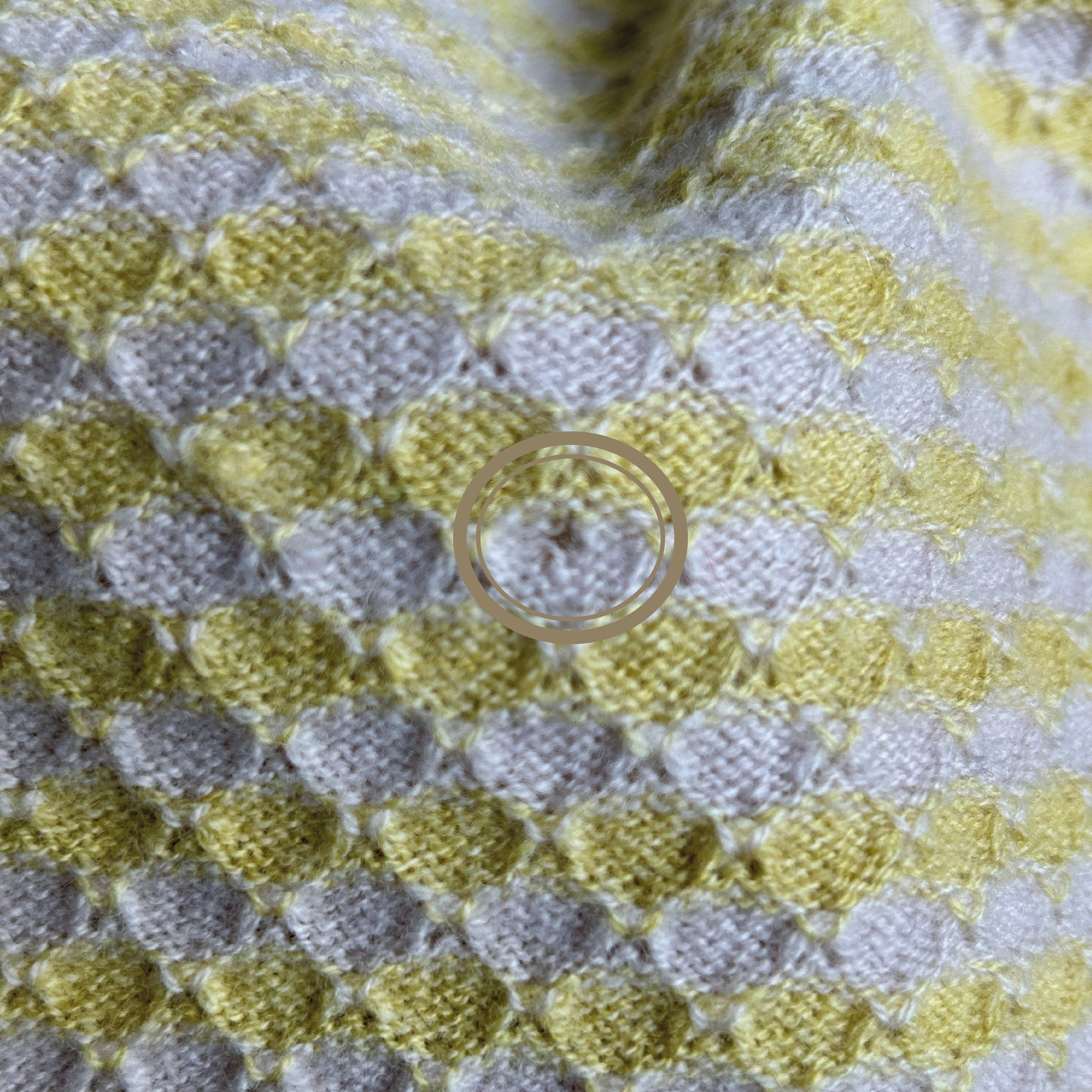OUTLET | Superweiche Babydecke 'Sonnenblume' | beige/zitronengelb | 102 x 105 cm | kleines Loch
