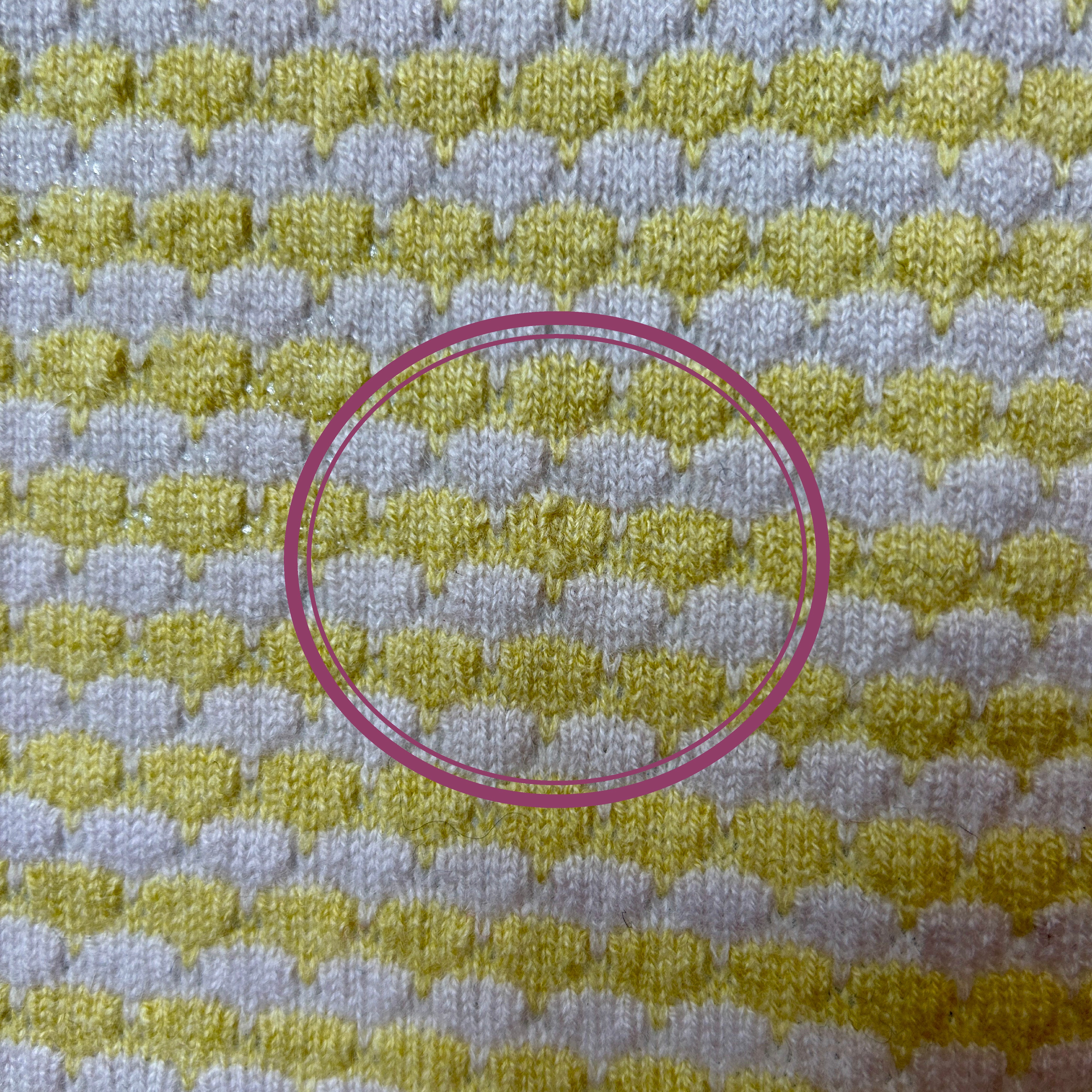 OUTLET | Superweiche Babydecke 'Sonnenblume' | beige/zitronengelb | 102 x 105 cm | Strickfehler